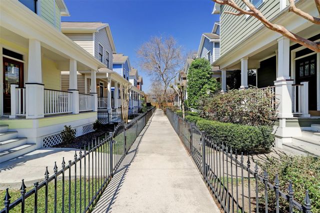 1047 W 16th Street, Houston, TX 77008