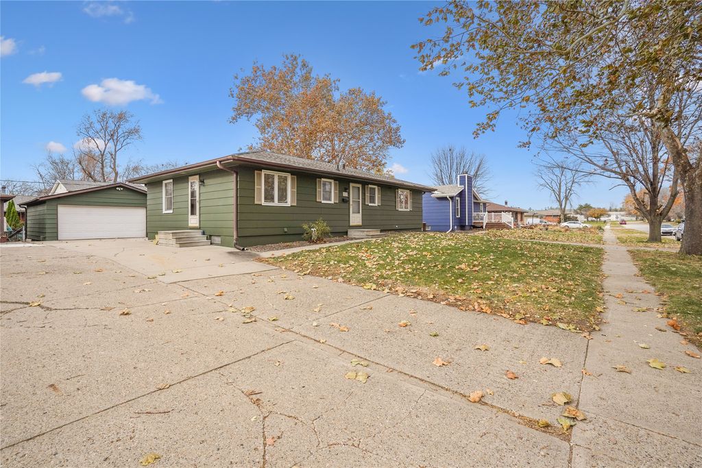 302 NW Arlan Drive, Ankeny, IA 50023