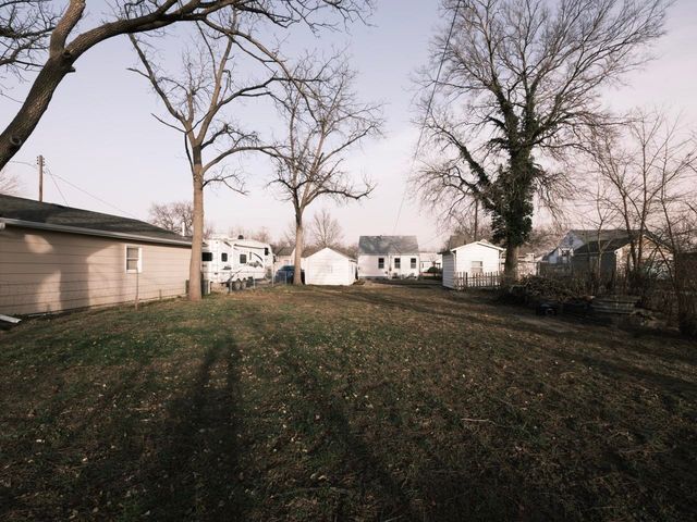 660 S 12th St, Salina, KS 67401