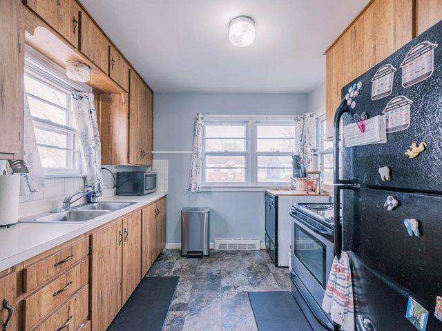 660 S 12th St, Salina, KS 67401