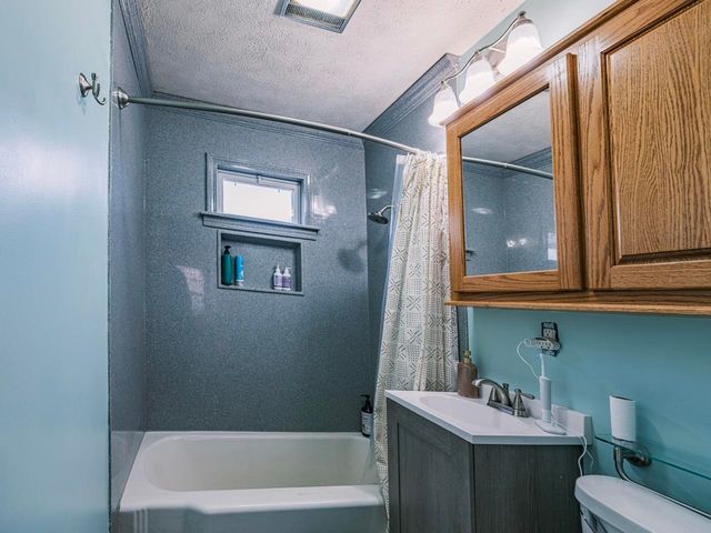 660 S 12th St, Salina, KS 67401