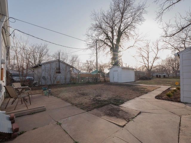 660 S 12th St, Salina, KS 67401