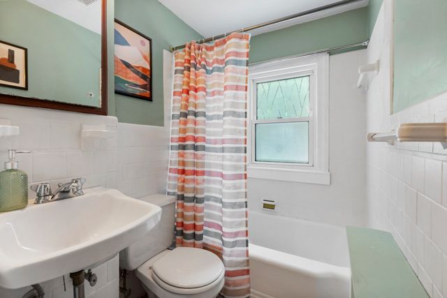 4 Maxdale Rd, Worcester, MA 01602