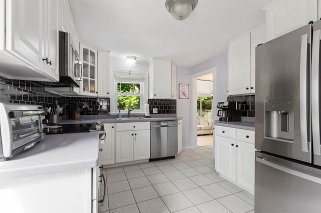 4 Maxdale Rd, Worcester, MA 01602