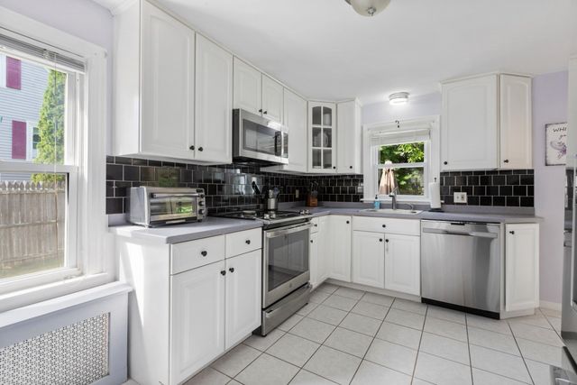 4 Maxdale Rd, Worcester, MA 01602