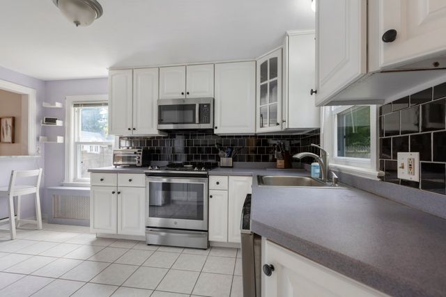 4 Maxdale Rd, Worcester, MA 01602
