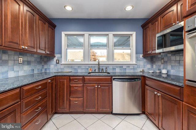 29 HOPE RD, Levittown, PA 19056