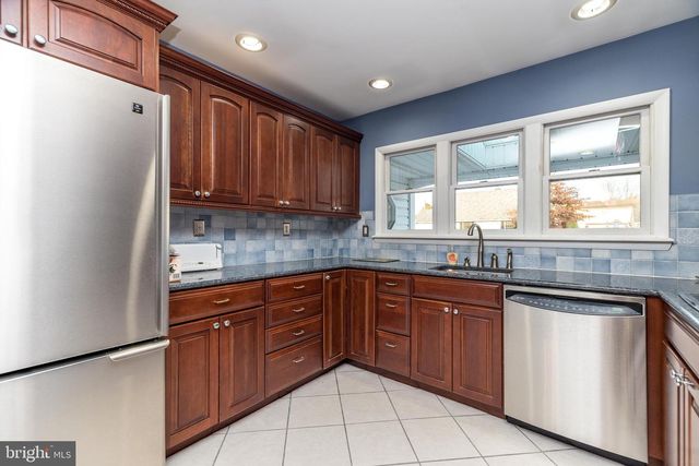 29 HOPE RD, Levittown, PA 19056