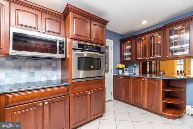 29 HOPE RD, Levittown, PA 19056