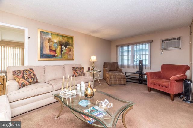 29 HOPE RD, Levittown, PA 19056