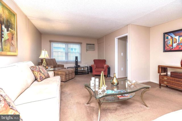 29 HOPE RD, Levittown, PA 19056