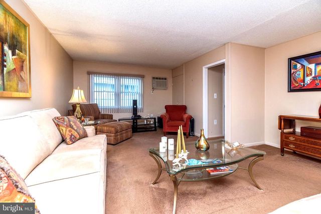 29 HOPE RD, Levittown, PA 19056