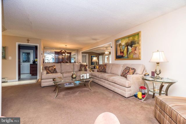 29 HOPE RD, Levittown, PA 19056