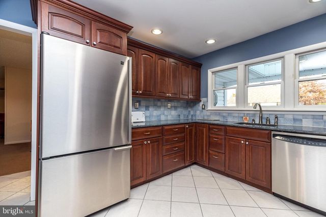 29 HOPE RD, Levittown, PA 19056