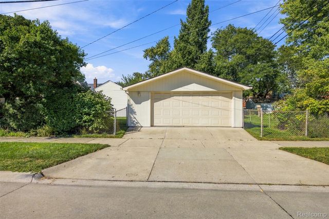 23800 Buckingham Street, Dearborn, MI 48128