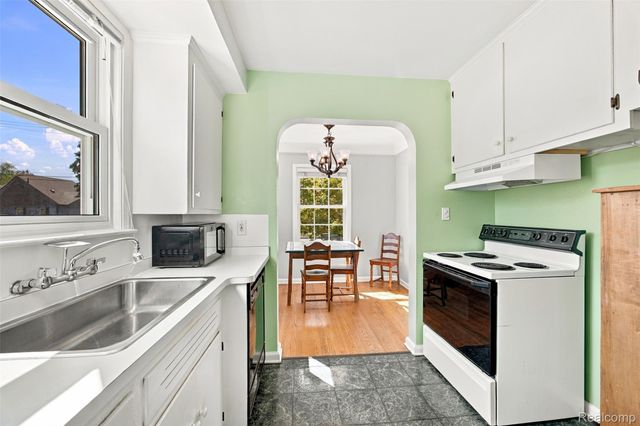 23800 Buckingham Street, Dearborn, MI 48128