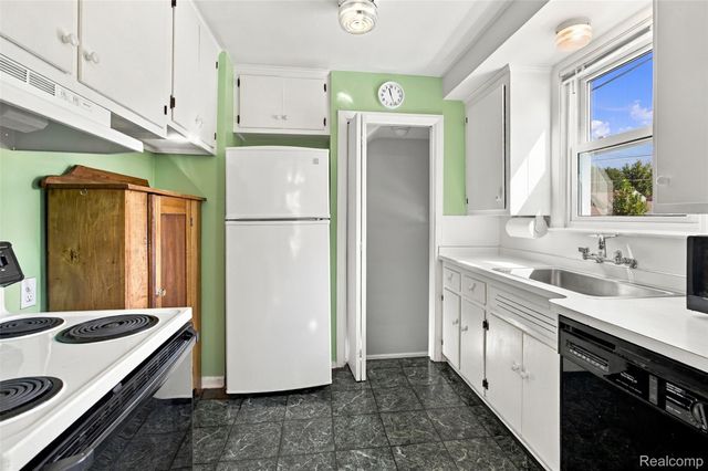 23800 Buckingham Street, Dearborn, MI 48128