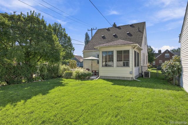 23800 Buckingham Street, Dearborn, MI 48128