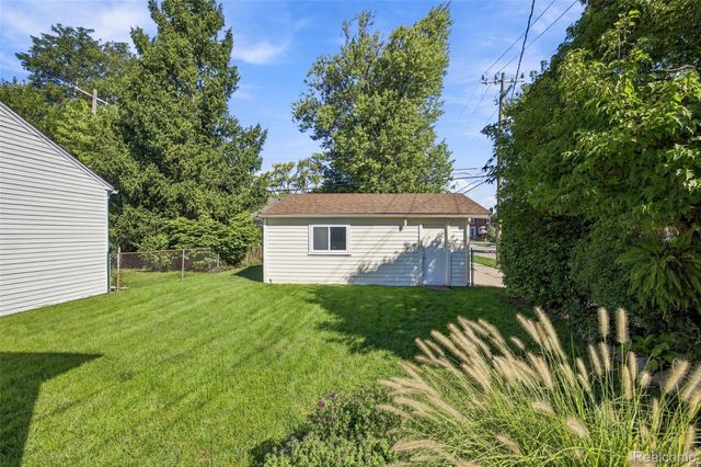 23800 Buckingham Street, Dearborn, MI 48128
