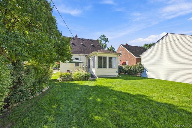 23800 Buckingham Street, Dearborn, MI 48128