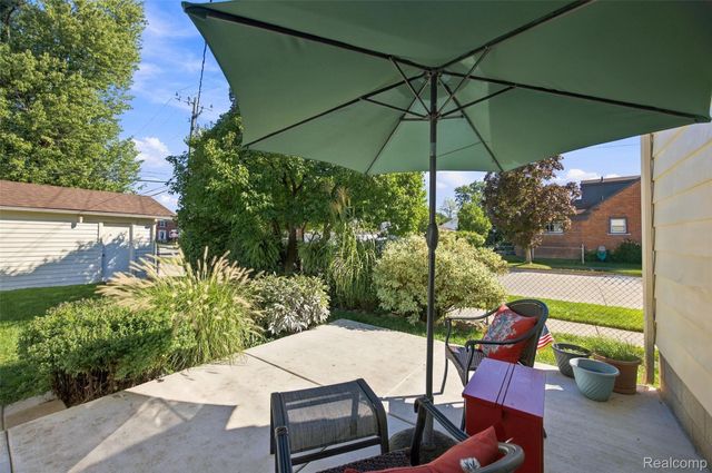 23800 Buckingham Street, Dearborn, MI 48128