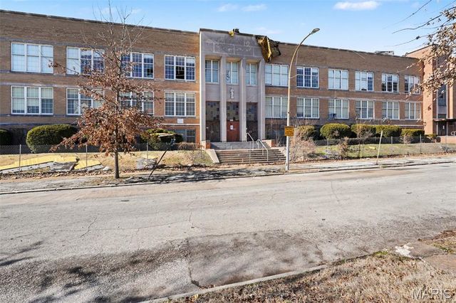 4253 Clarence Avenue, St Louis, MO 63115