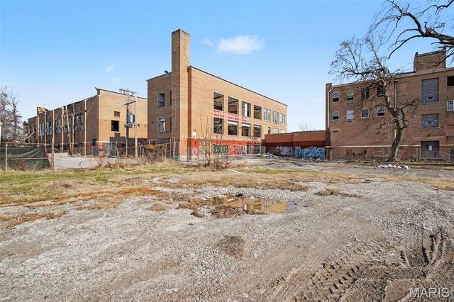 4253 Clarence Avenue, St Louis, MO 63115