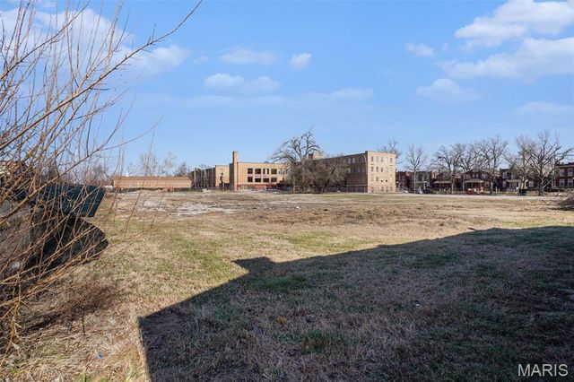 4253 Clarence Avenue, St Louis, MO 63115