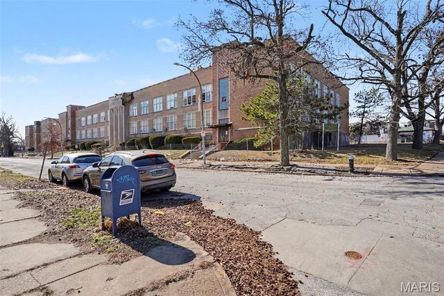 4253 Clarence Avenue, St Louis, MO 63115