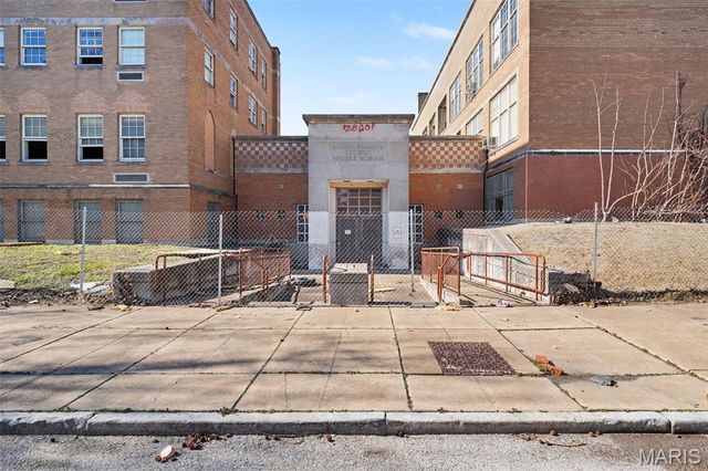 4253 Clarence Avenue, St Louis, MO 63115