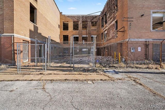 4253 Clarence Avenue, St Louis, MO 63115