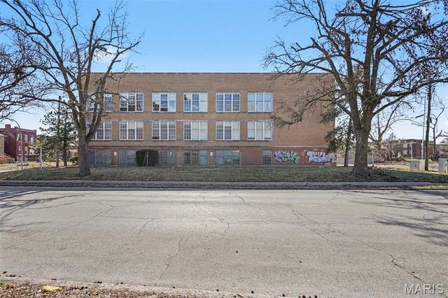 4253 Clarence Avenue, St Louis, MO 63115