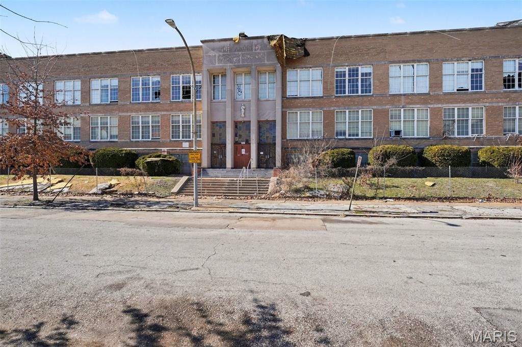 4253 Clarence Avenue, St Louis, MO 63115