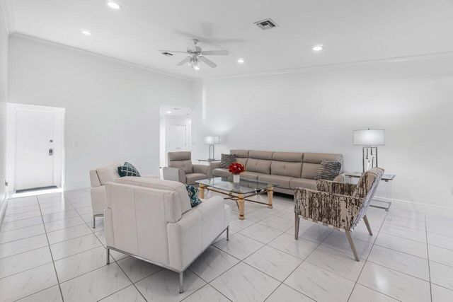 5605 Forest Oaks Terrace, Delray Beach, FL 33484