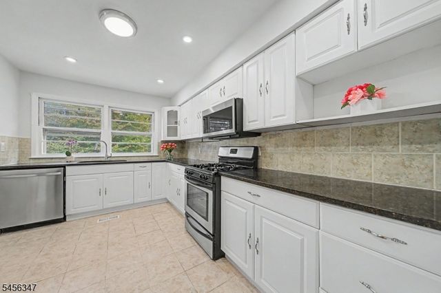 11 Dolly Dr, Parsippany-troy Hills Twp., NJ 07054