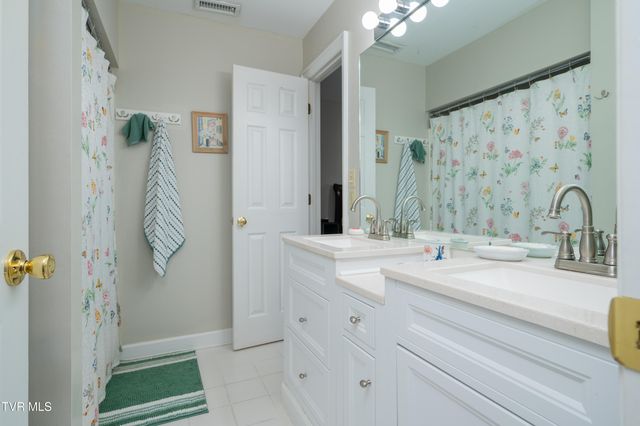 2030 West Manor Court 2030, Kingsport, TN 37660