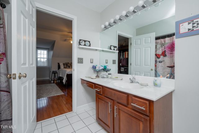 2030 West Manor Court 2030, Kingsport, TN 37660