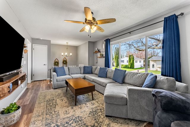 2010 W 55th Street, Davenport, IA 52806