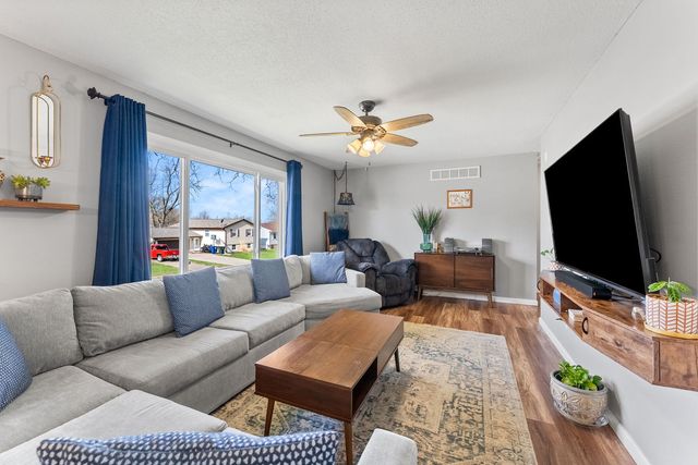 2010 W 55th Street, Davenport, IA 52806