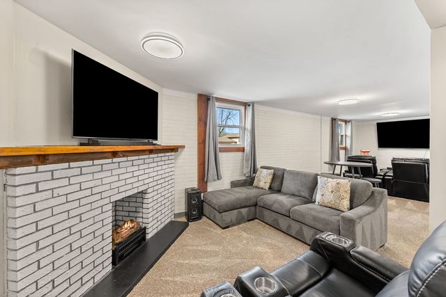 2010 W 55th Street, Davenport, IA 52806