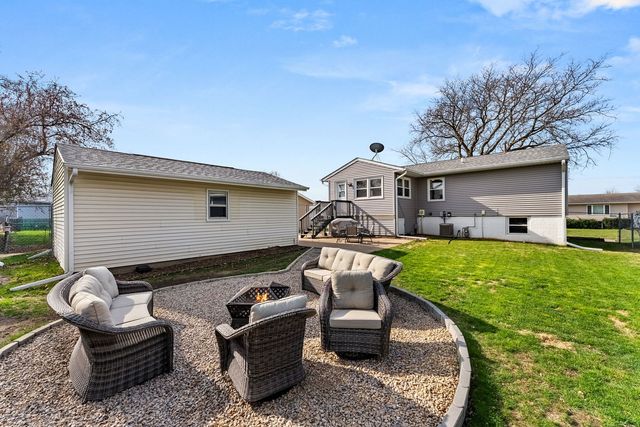2010 W 55th Street, Davenport, IA 52806