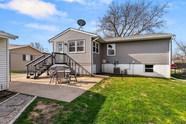 2010 W 55th Street, Davenport, IA 52806