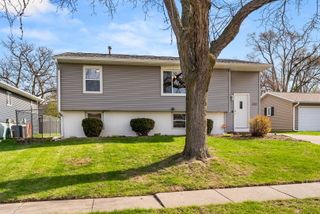 2010 W 55th Street, Davenport, IA 52806