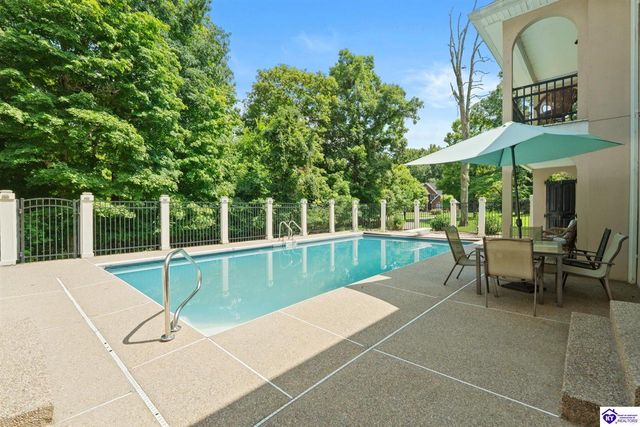 219 Villa Ray Drive, Radcliff, KY 40160