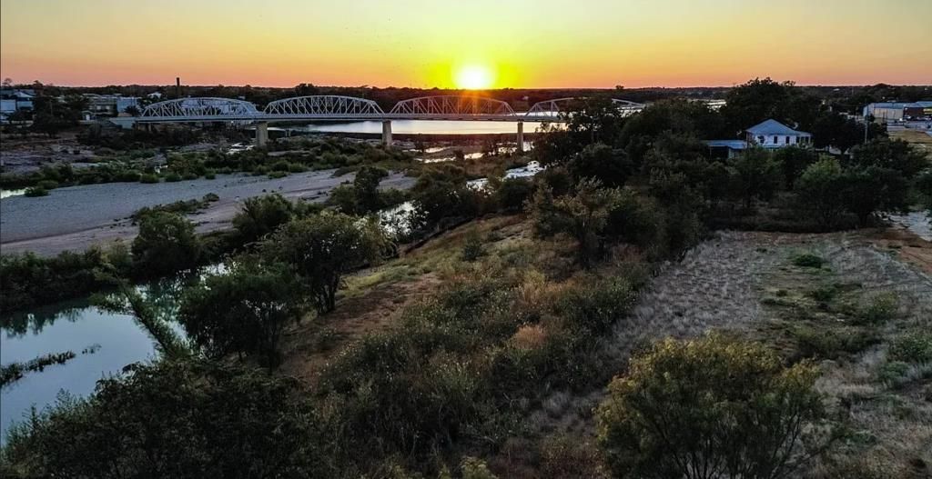 8 Walden WAY, Llano, TX 78643