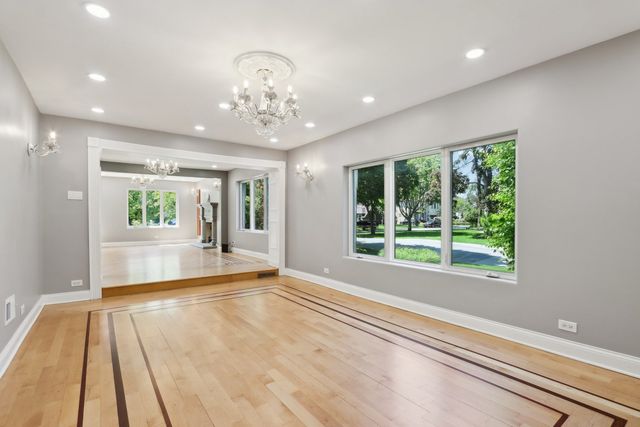 6857 N Knox Avenue, Lincolnwood, IL 60712