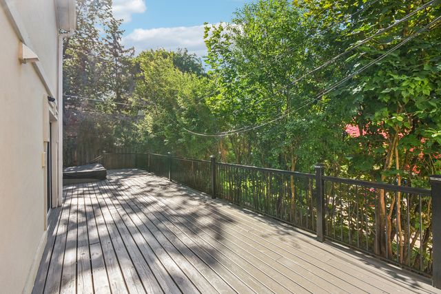 6857 N Knox Avenue, Lincolnwood, IL 60712