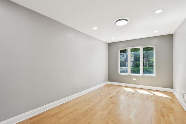 6857 N Knox Avenue, Lincolnwood, IL 60712