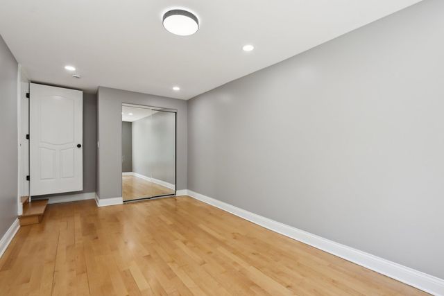 6857 N Knox Avenue, Lincolnwood, IL 60712