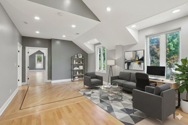 6857 N Knox Avenue, Lincolnwood, IL 60712